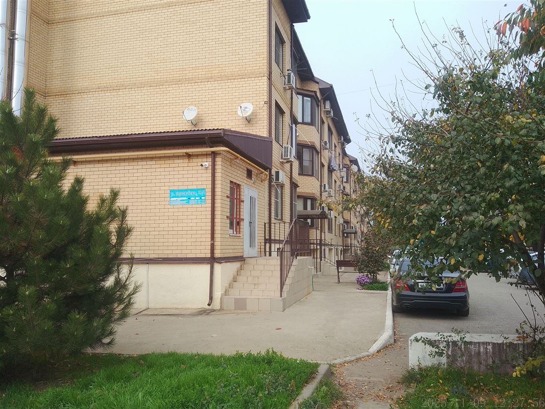 Снять --комнатную квартиру