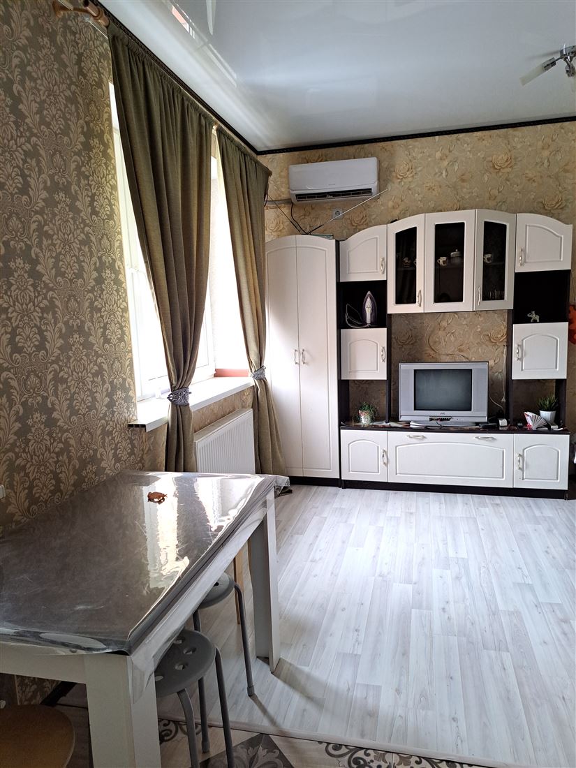 Снять --комнатную квартиру