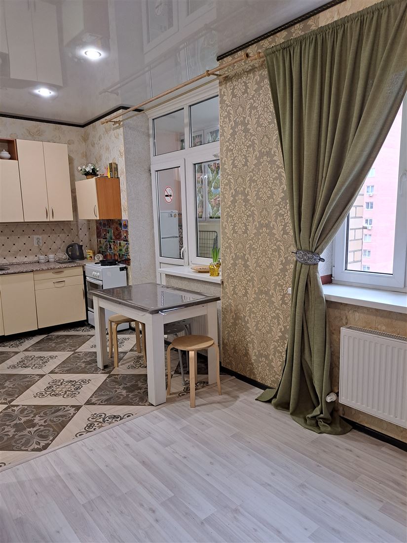 Снять --комнатную квартиру