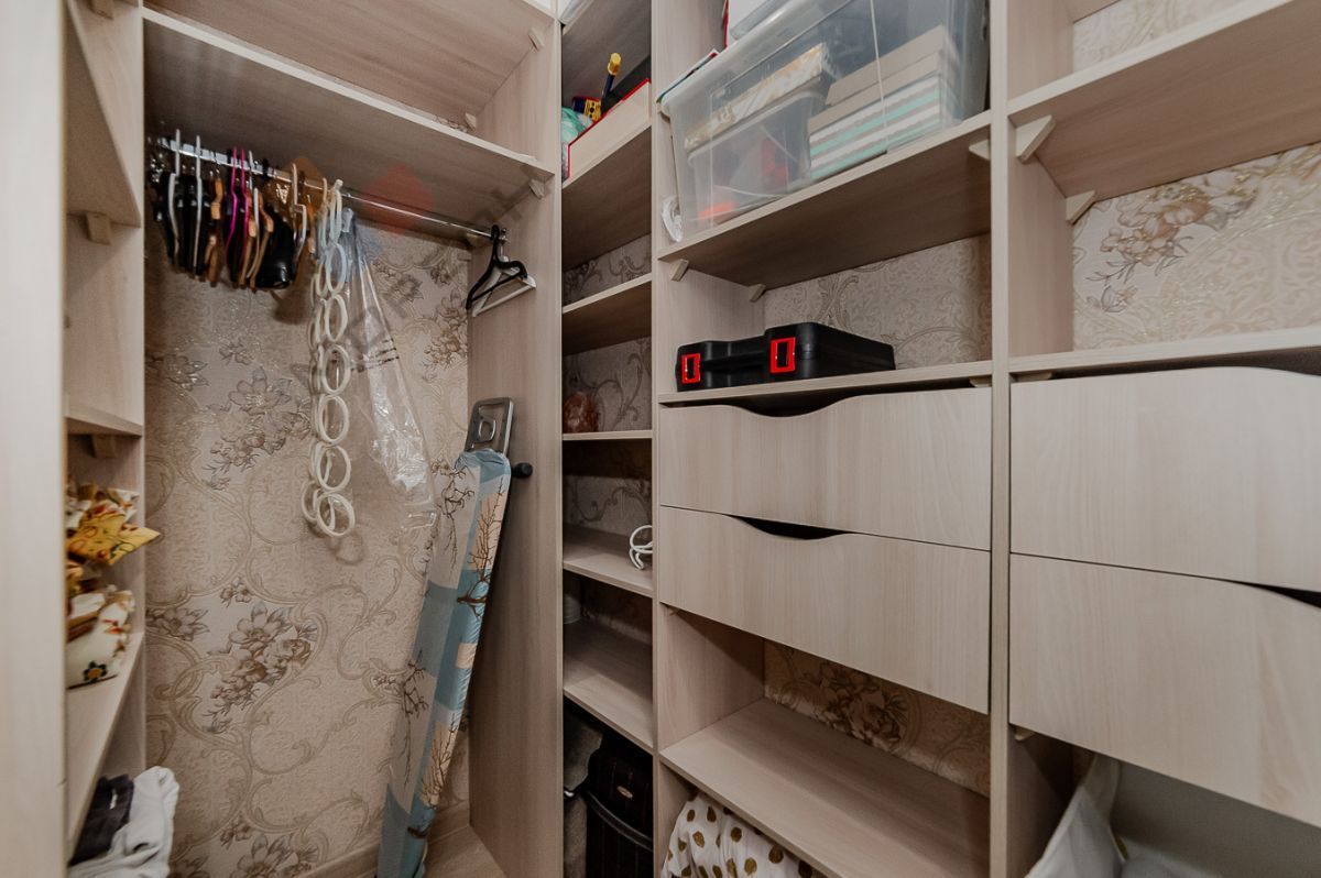 Купить 4-комнатную