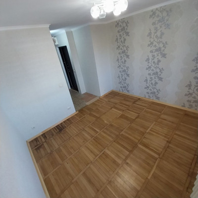 Купить --комнатную квартиру