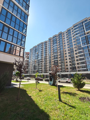 Купить --комнатную квартиру