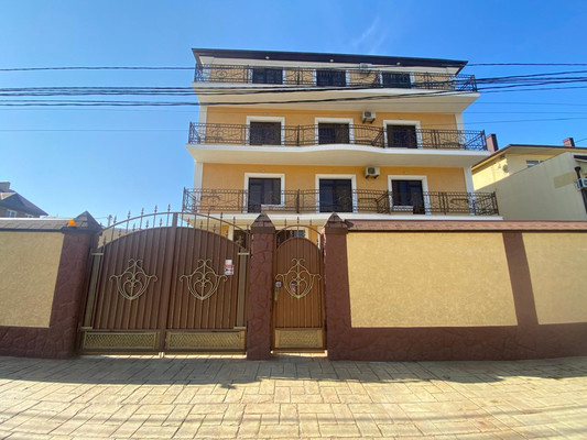 Купить --комнатную квартиру