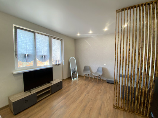 Снять --комнатную квартиру