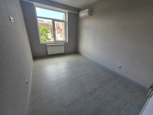 Купить --комнатную квартиру