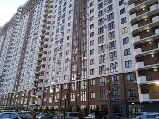 Купить --комнатную квартиру