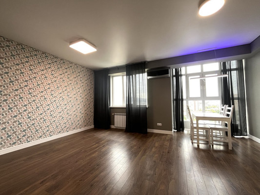 Купить --комнатную квартиру