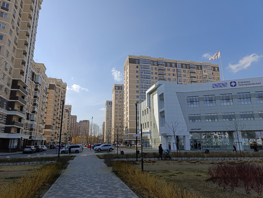 Купить --комнатную квартиру